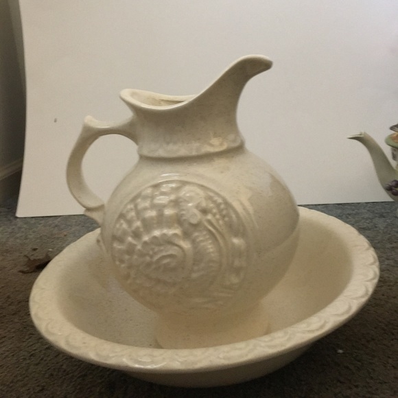 Pitcher and basin just in time for Thanksgiving - Picture 2 of 16
